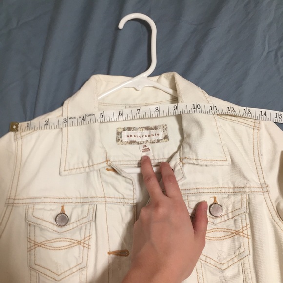 NWOT Abercrombie Junior’s White Jean Jacket Sz XL - Picture 2 of 8